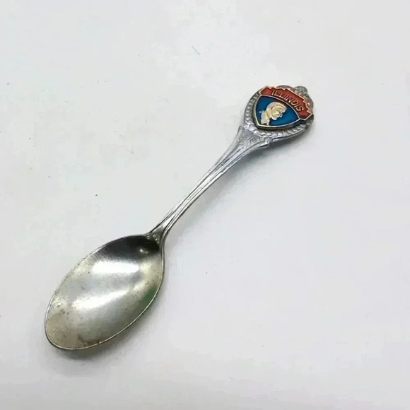Vintage Illinois Souvenir Engraved spoon Kitschy cool!! - Picture 1 of 4